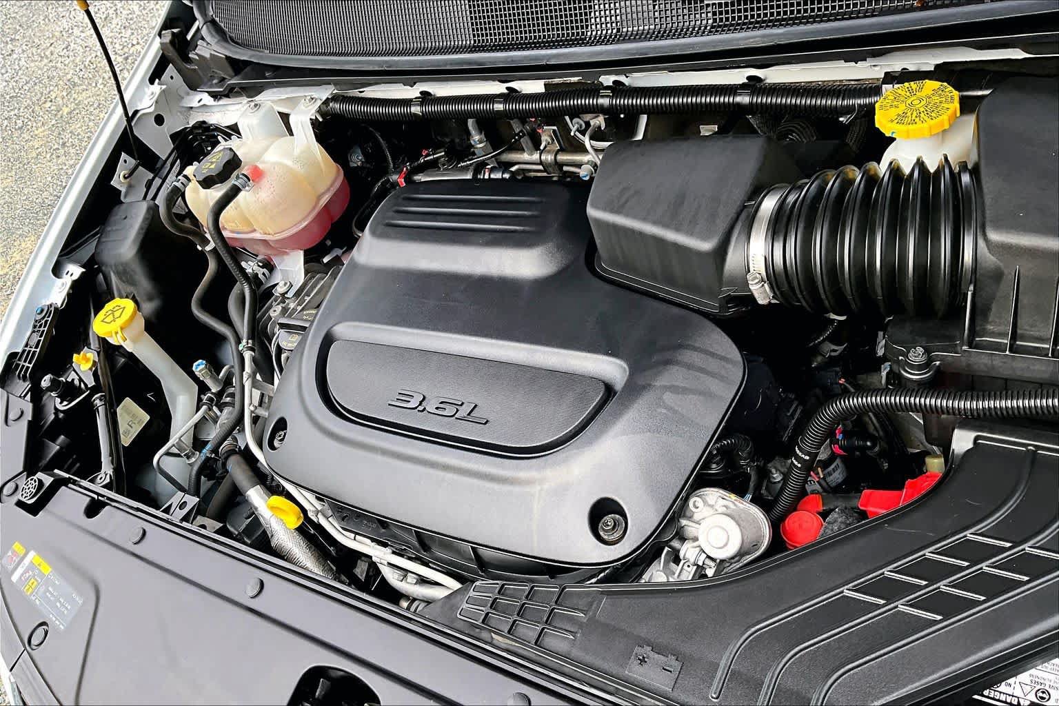 Used 2025 Chrysler Pacifica Select FWD image 33