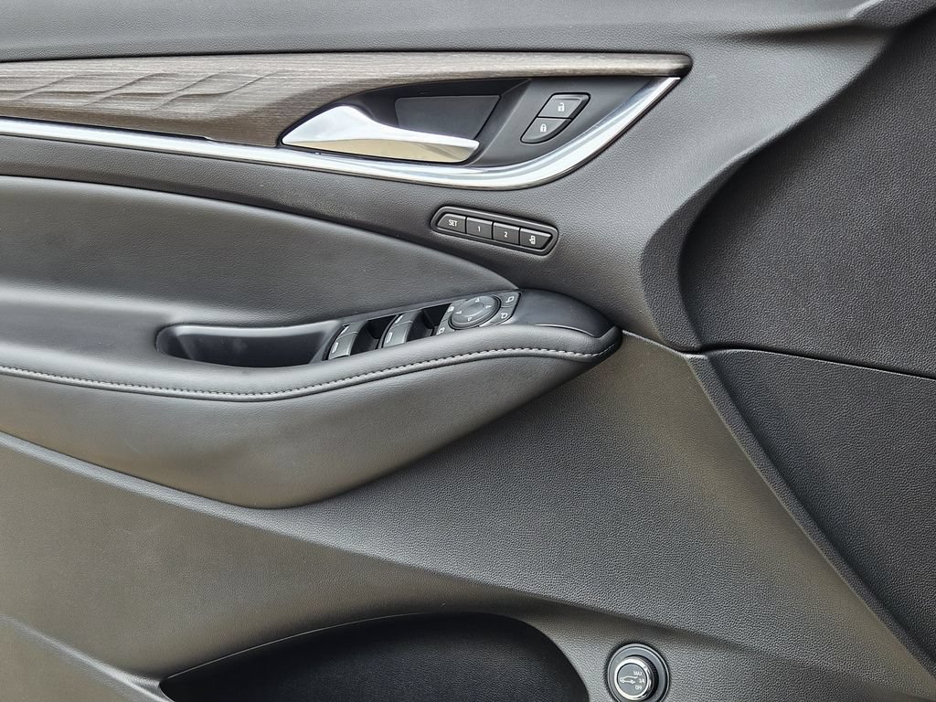 Used 2024 Buick Enclave Avenir w/ Avenir Technology Package AWD/4WD image 23