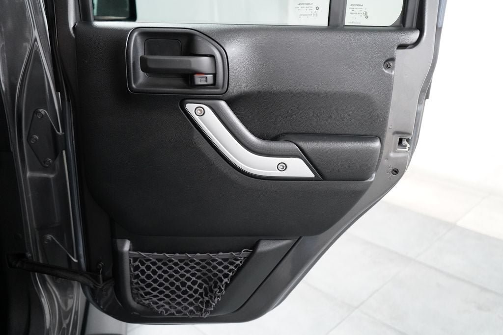 Used 2017 Jeep Wrangler Unlimited Sahara w/ Connectivity Group AWD/4WD image 17