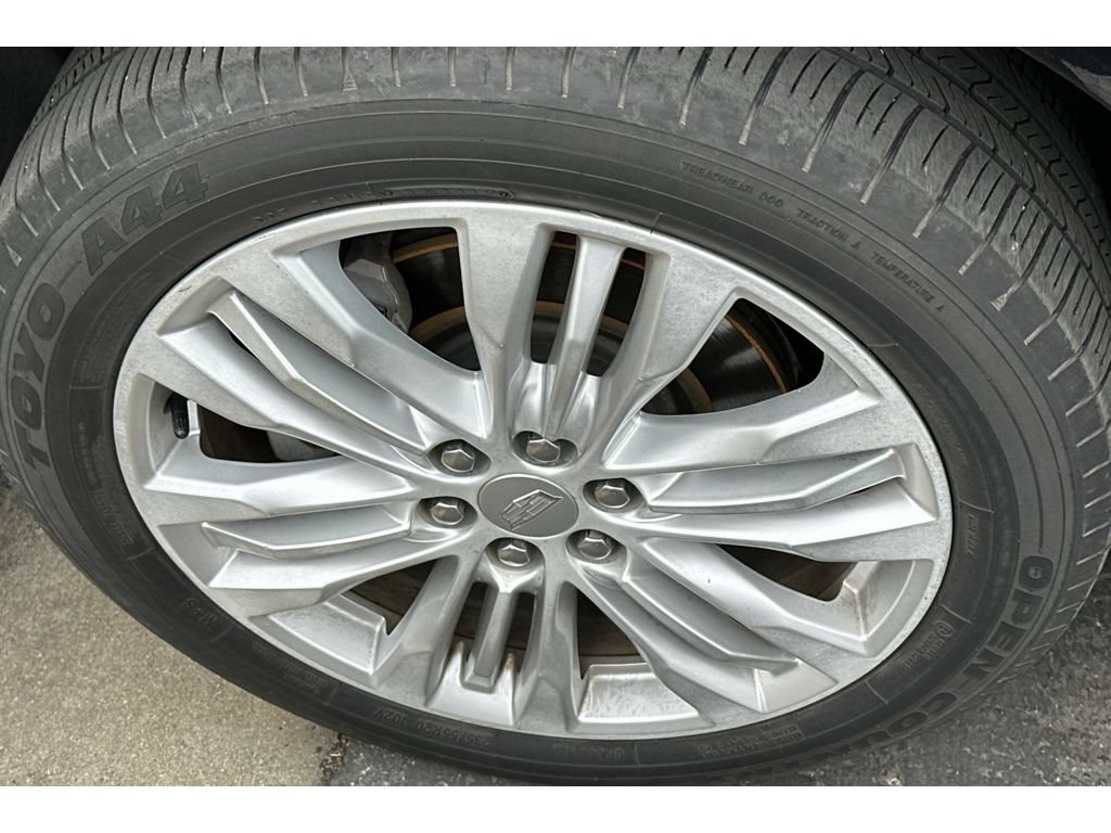 Used 2017 Cadillac XT5 Premium Luxury FWD image 4