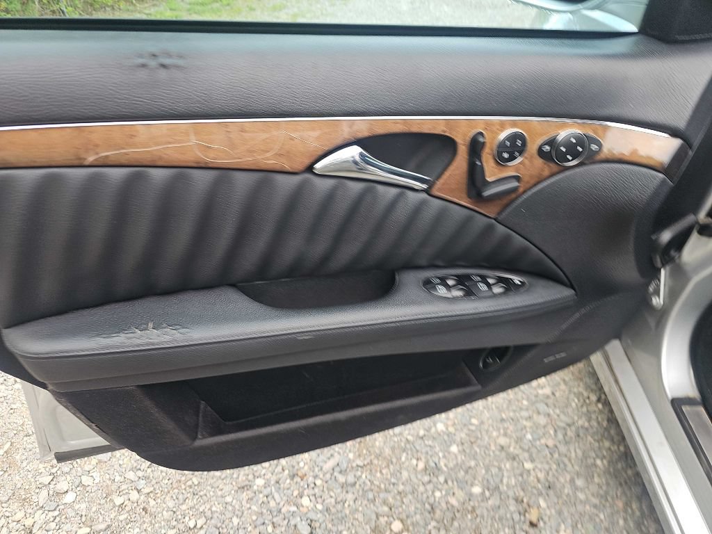 Used 2008 Mercedes-Benz E 550 Sedan image 7