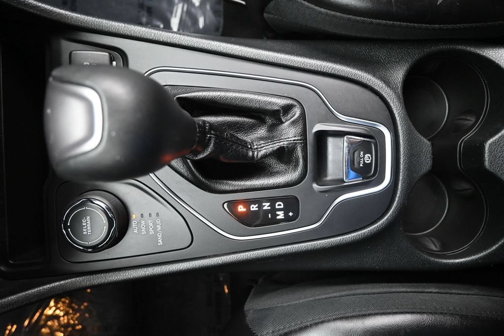 Used 2019 Jeep Cherokee Latitude Plus AWD/4WD image 23