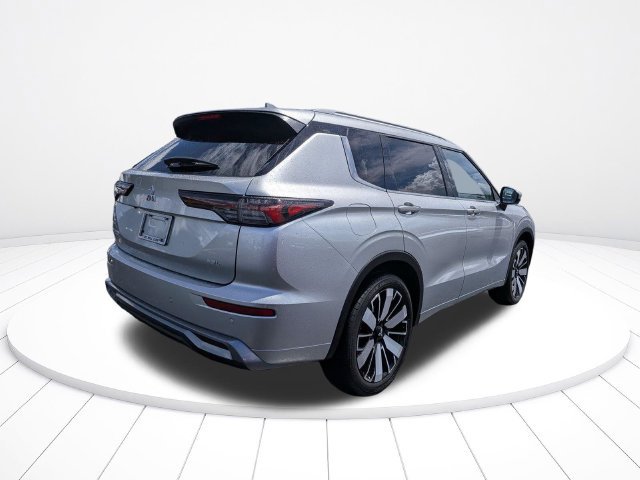 Used 2025 Mitsubishi Outlander SEL FWD image 3