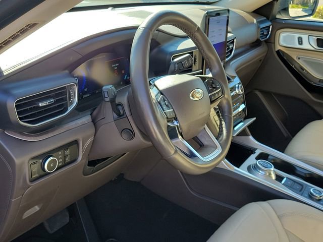 Used 2023 Ford Explorer Platinum w/ Technology Package image 10