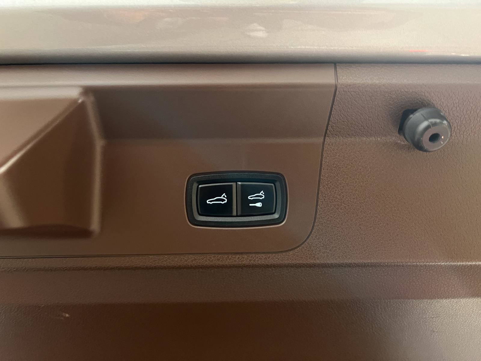 Used 2020 Porsche Panamera 4S image 36