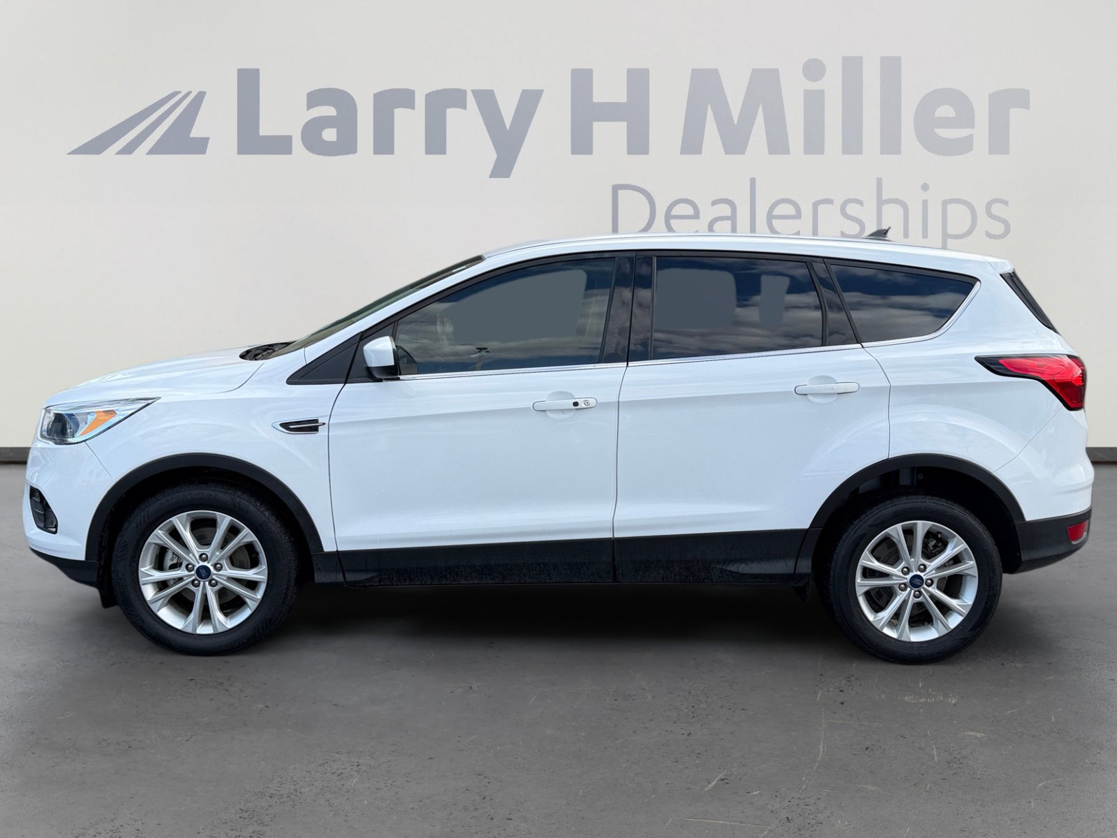 Used 2019 Ford Escape SE image 2