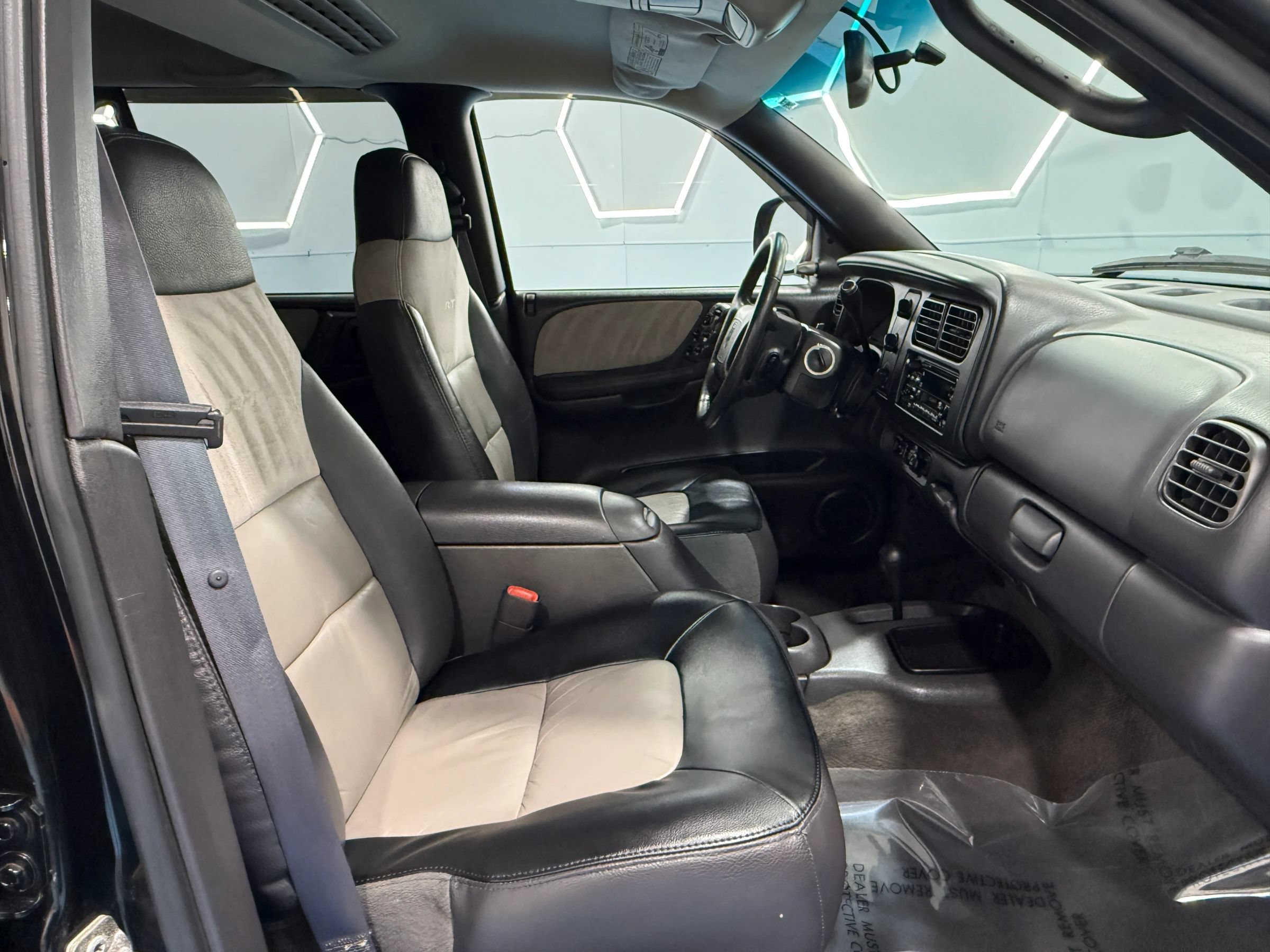 Used 2000 Dodge Durango 4WD image 21
