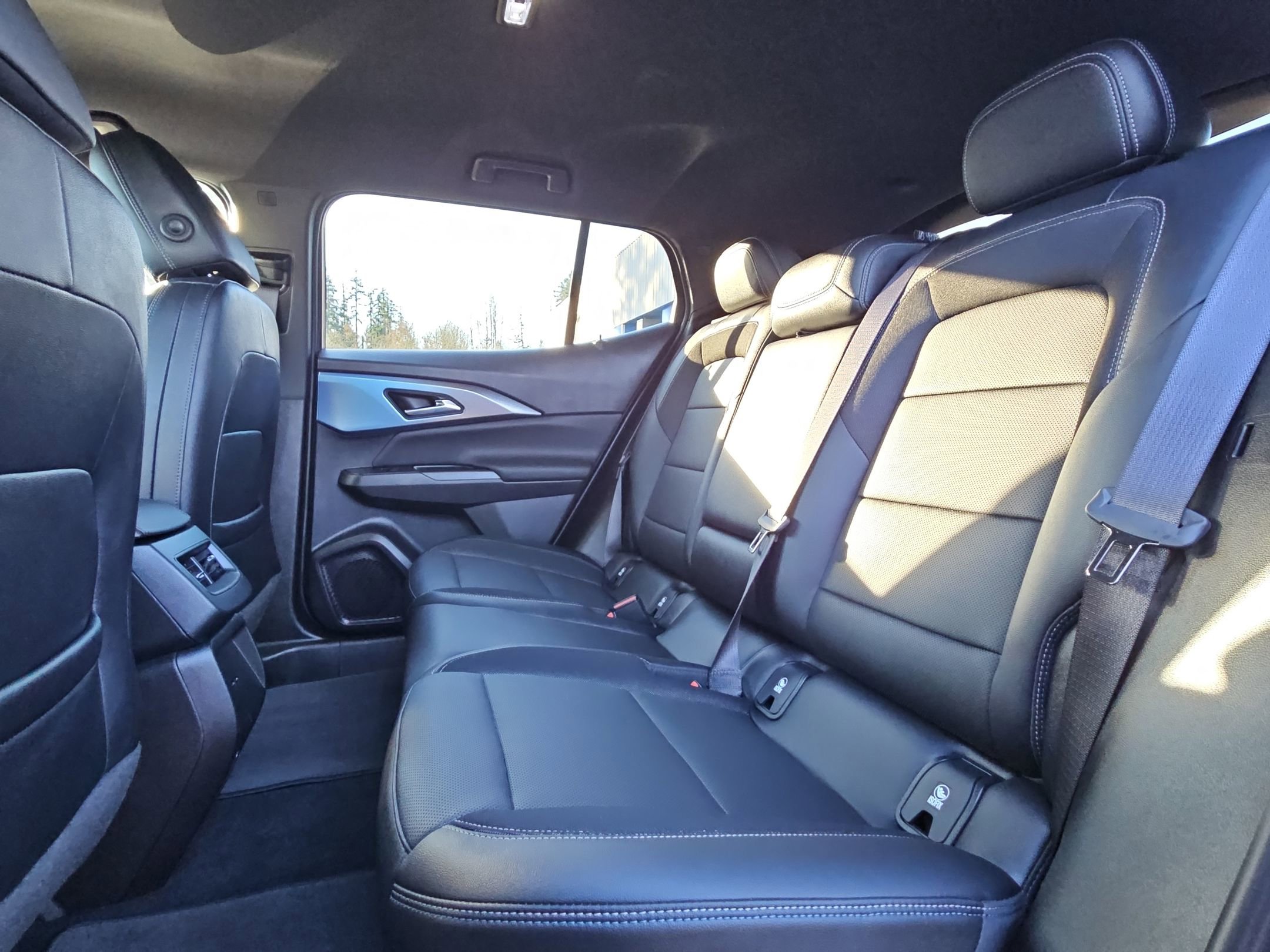 Used 2024 Chevrolet Equinox EV LT w/ LPO, Blackout Package image 24