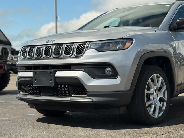 Used 2023 Jeep Compass Latitude w/ Sun and Sound Group AWD/4WD image 45