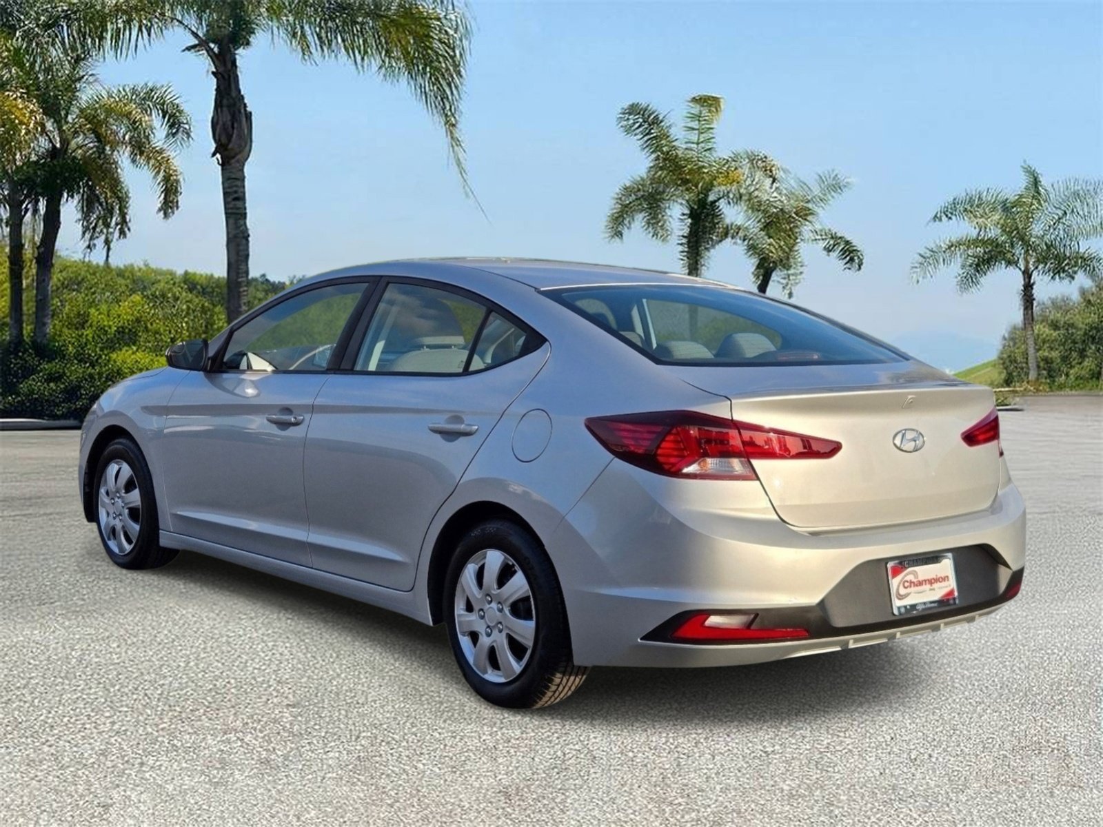 Used 2019 Hyundai Elantra SE FWD image 5