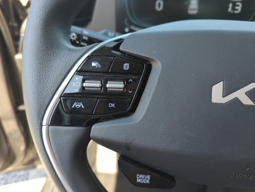 Used 2025 Kia Niro LX FWD image 22