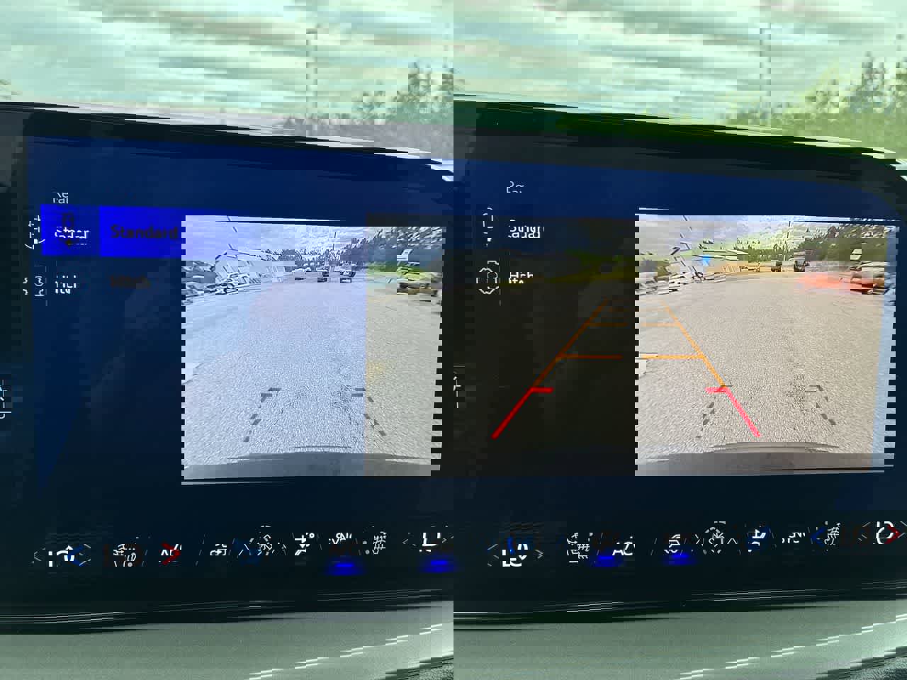 Used 2025 Chevrolet Traverse LT image 15