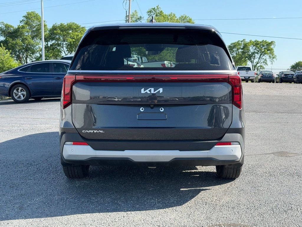 Used 2025 Kia Carnival LX FWD image 6