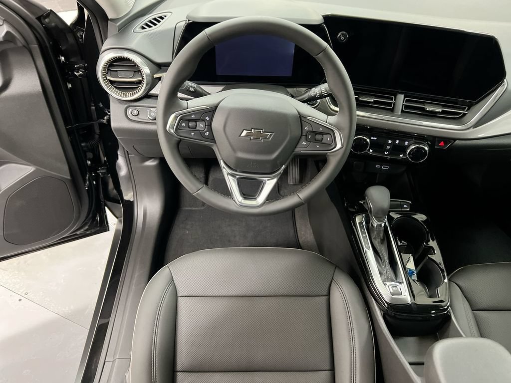 Used 2025 Chevrolet Trax ACTIV w/ Driver Confidence Package FWD image 19