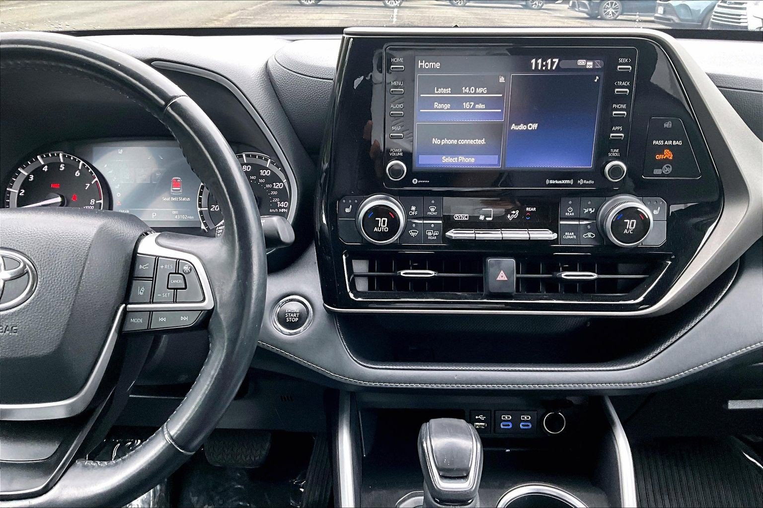 Used 2022 Toyota Highlander XLE AWD/4WD image 6
