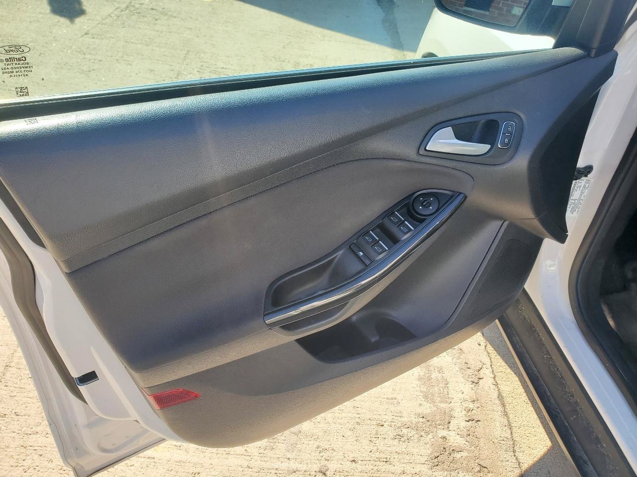 Used 2015 Ford Focus Titanium FWD image 16