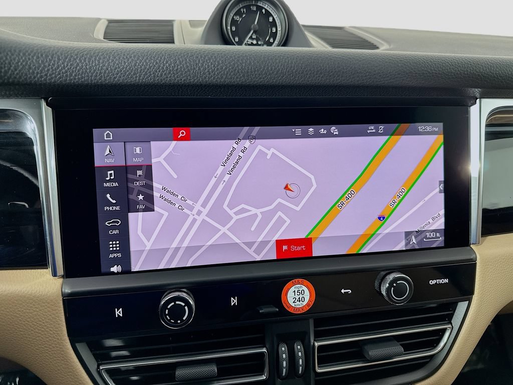 Certified 2026 Porsche Macan AWD/4WD image 16
