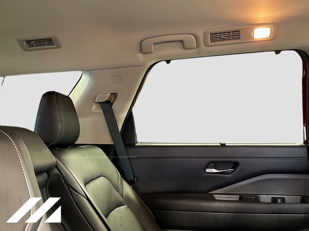 Used 2022 Nissan Pathfinder SL w/ SL Black Package AWD/4WD image 29