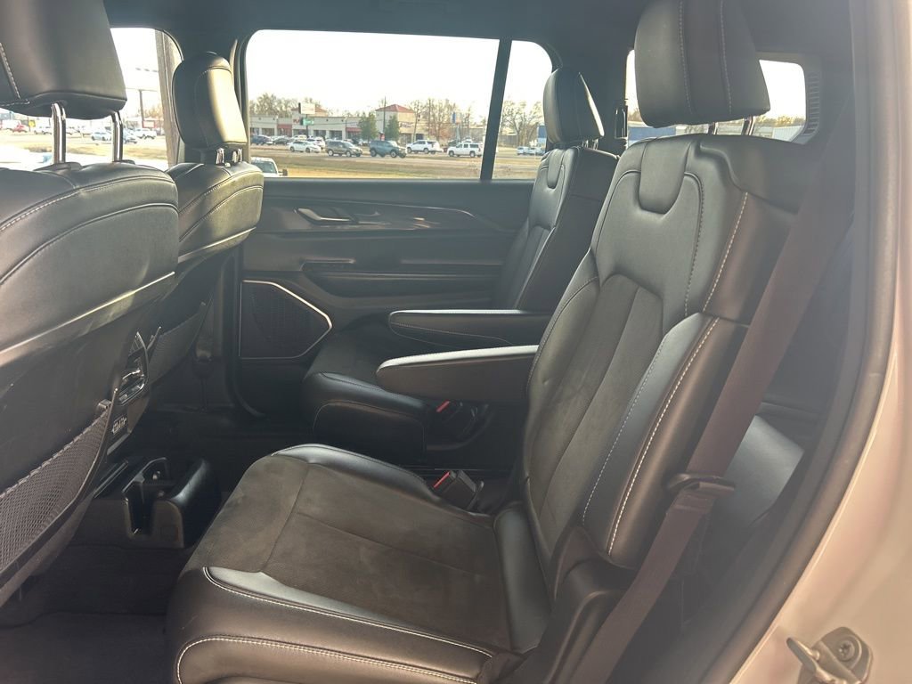 Used 2021 Jeep Grand Cherokee L Laredo image 15