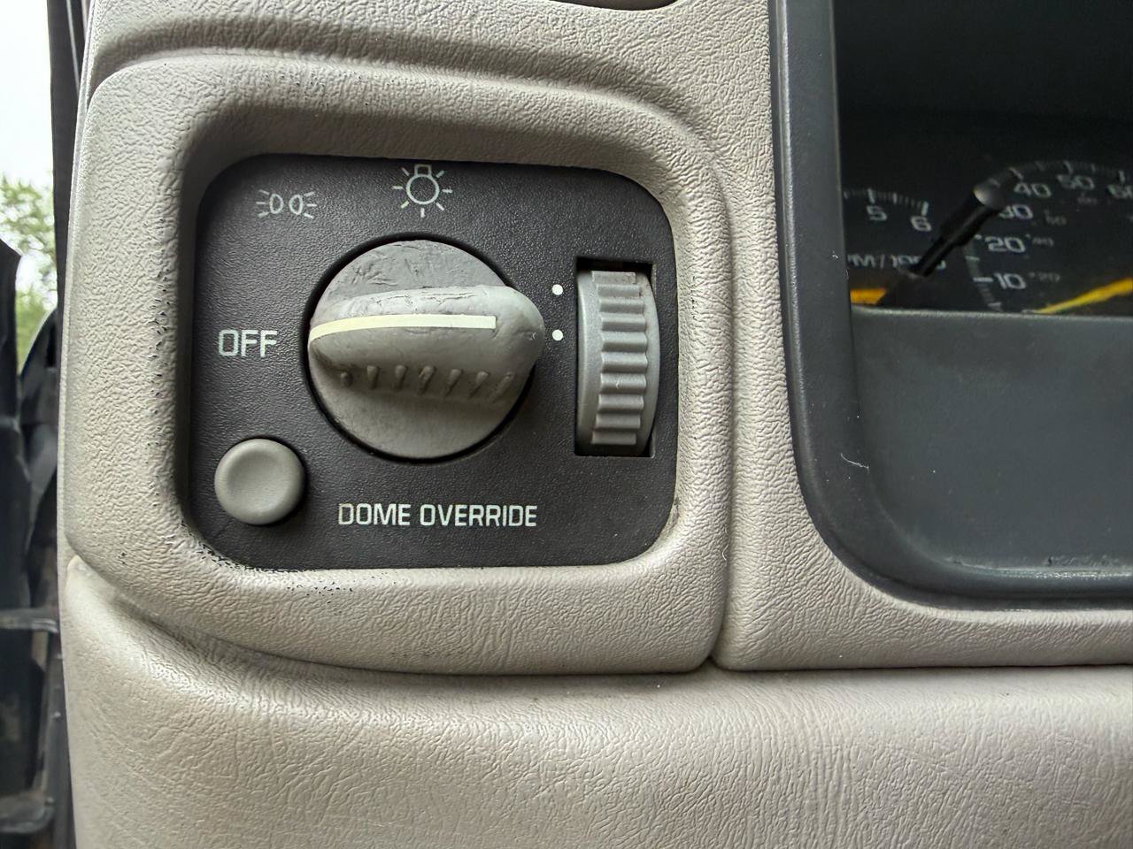 Used 1997 Chevrolet Suburban 4WD w/ Preferred Equipment Group 2 image 19