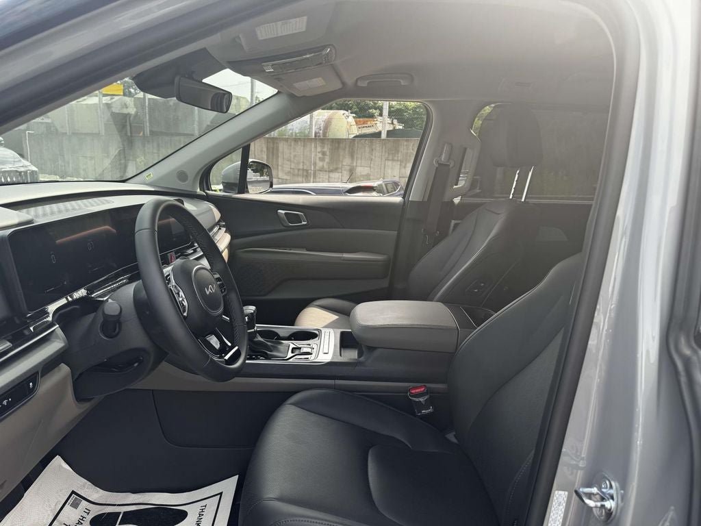 Used 2026 Kia Carnival EX FWD image 19