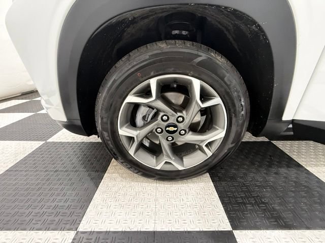 Used 2025 Chevrolet Trax LT FWD image 9