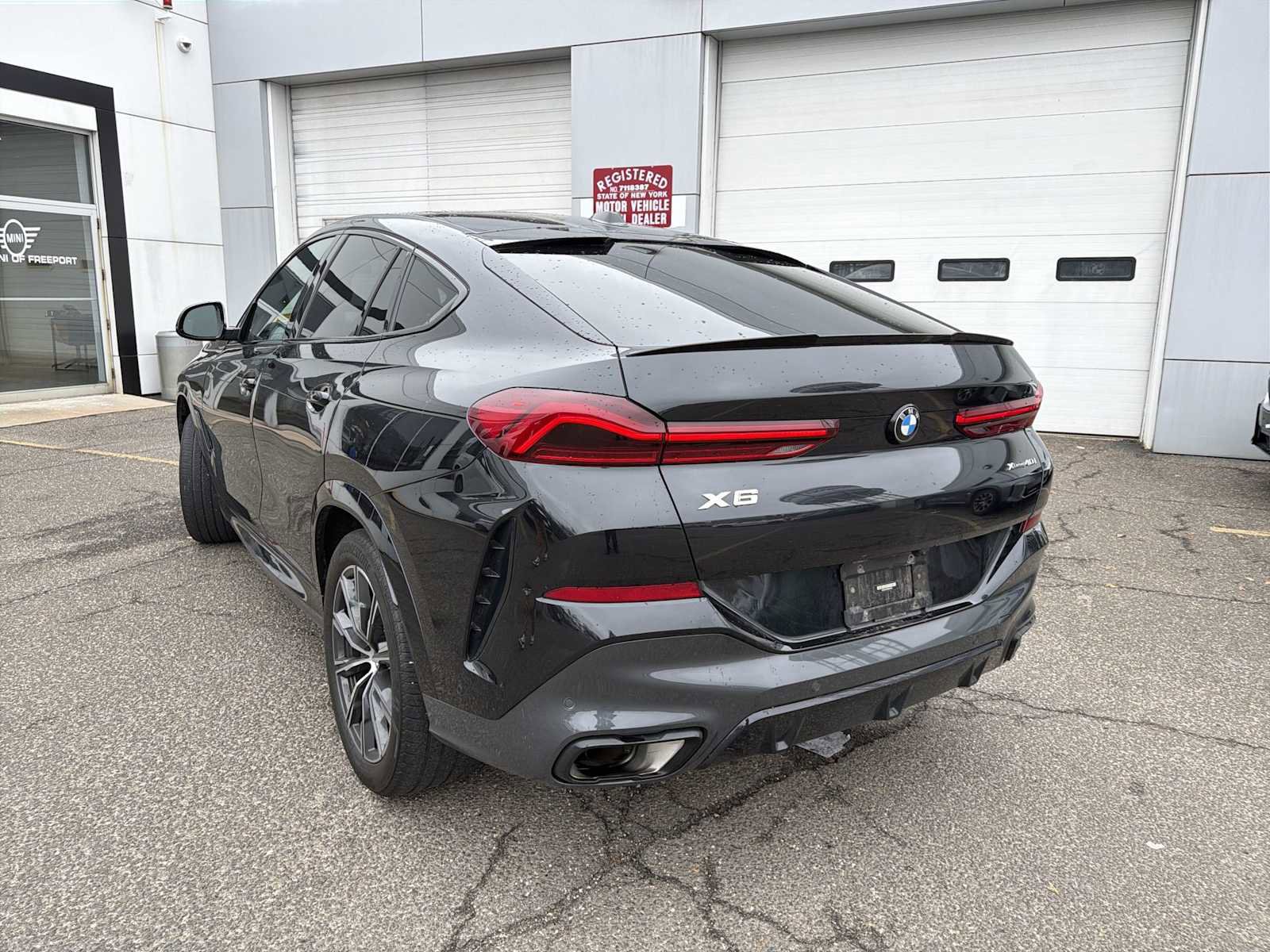 Certified 2024 BMW X6 xDrive40i w/ M Sport Professional Package image 5