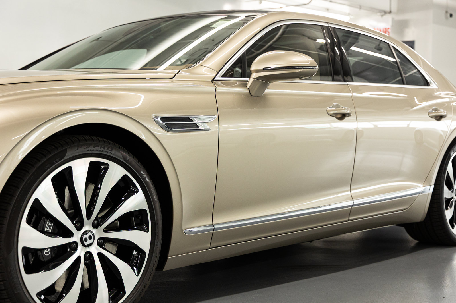 Certified 2026 Bentley Flying Spur V8 AWD/4WD image 15