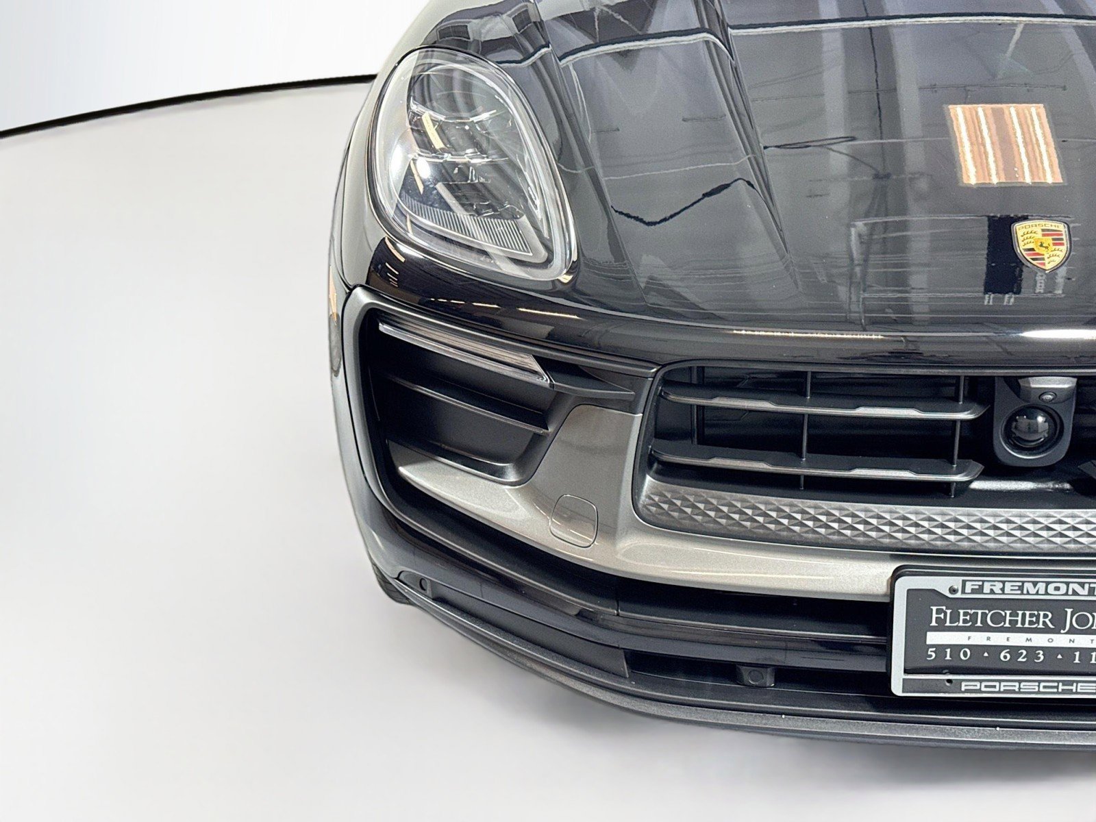 Certified 2024 Porsche Macan Turbo w/ Premium Plus Package image 27