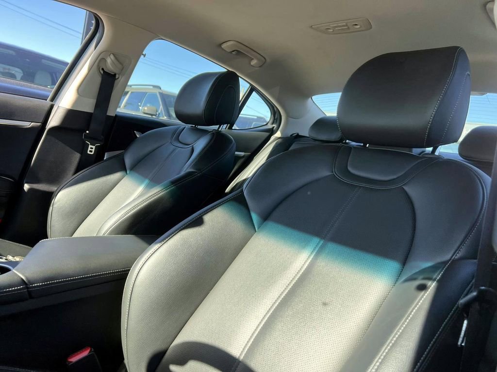 Used 2023 Genesis G70 2.0T image 9