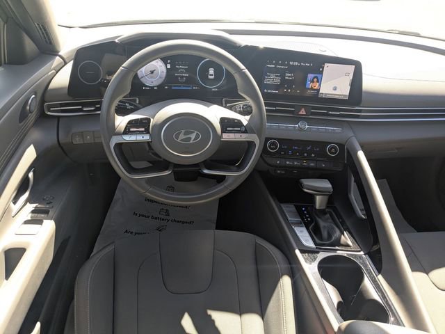 Used 2025 Hyundai Elantra SEL image 30