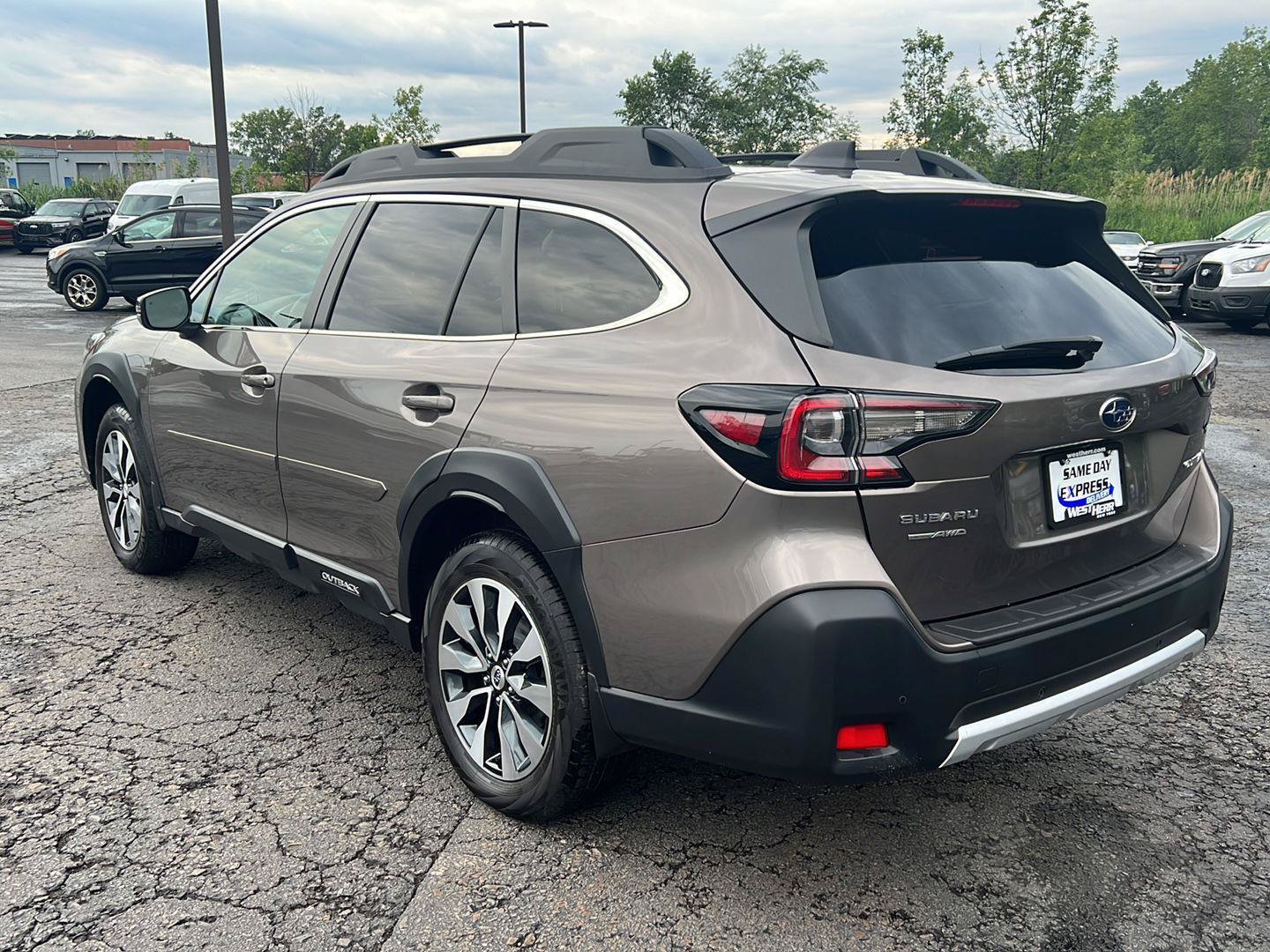 Used 2024 Subaru Outback Limited AWD/4WD image 3