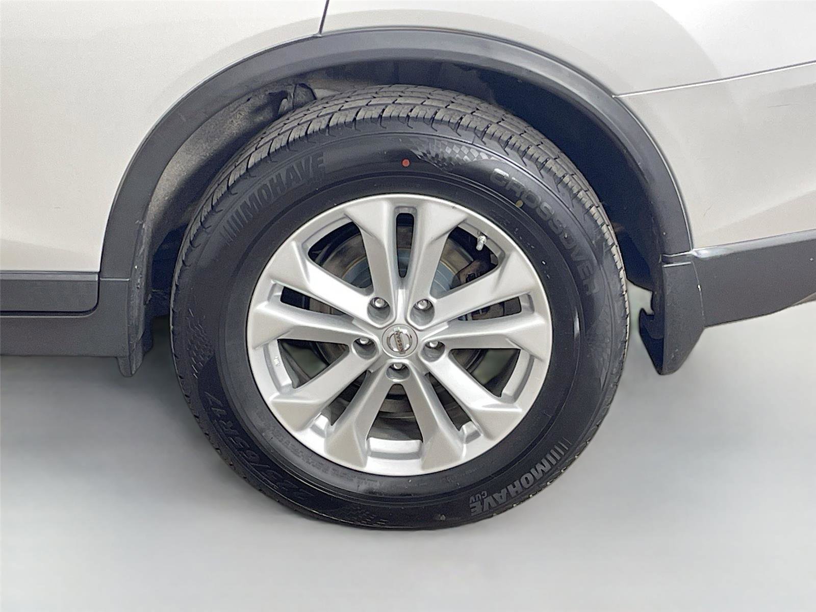 Used 2014 Nissan Rogue SV FWD image 28