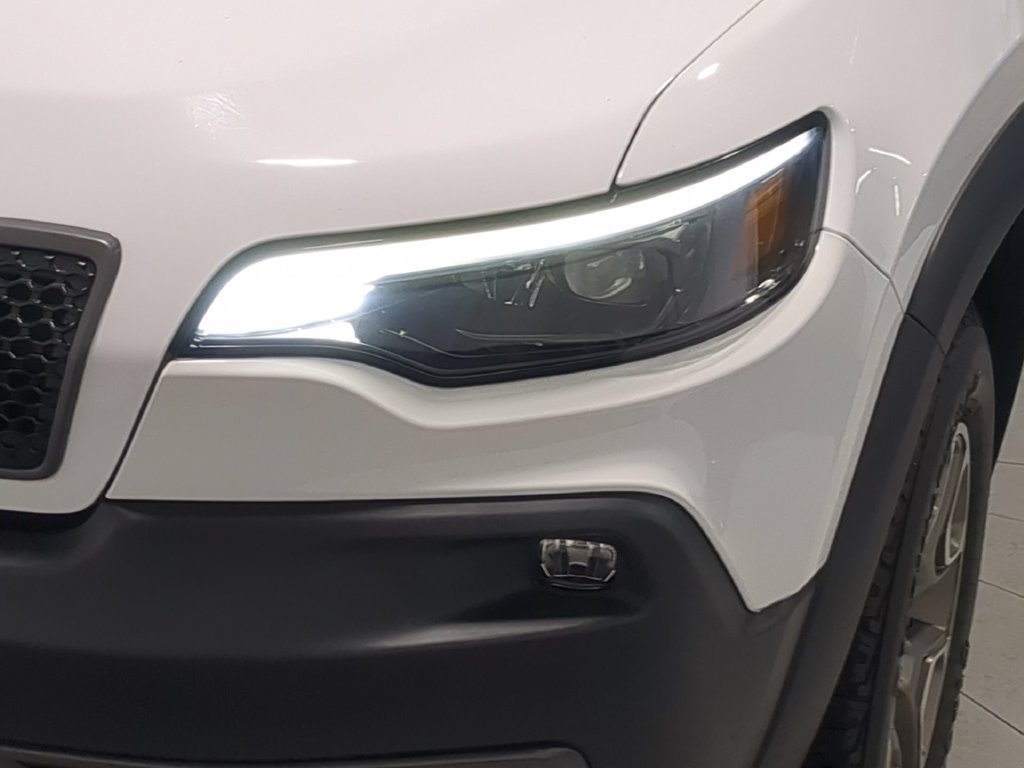 Used 2020 Jeep Cherokee Trailhawk w/ Cold Weather Group AWD/4WD image 14