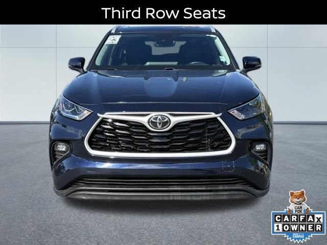 Used 2023 Toyota Highlander XLE FWD image 5