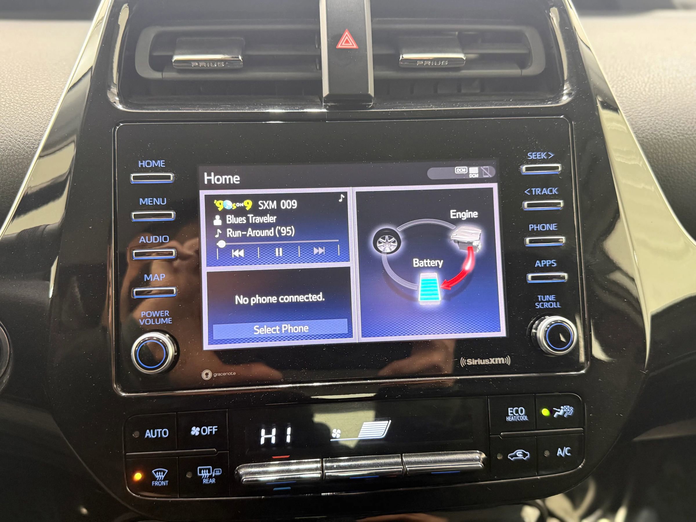 Used 2021 Toyota Prius LE image 20