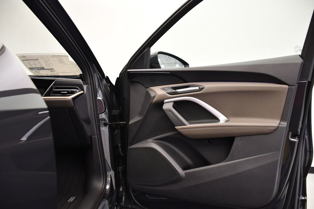 Used 2025 Audi Q5 Premium w/ Convenience Package image 43