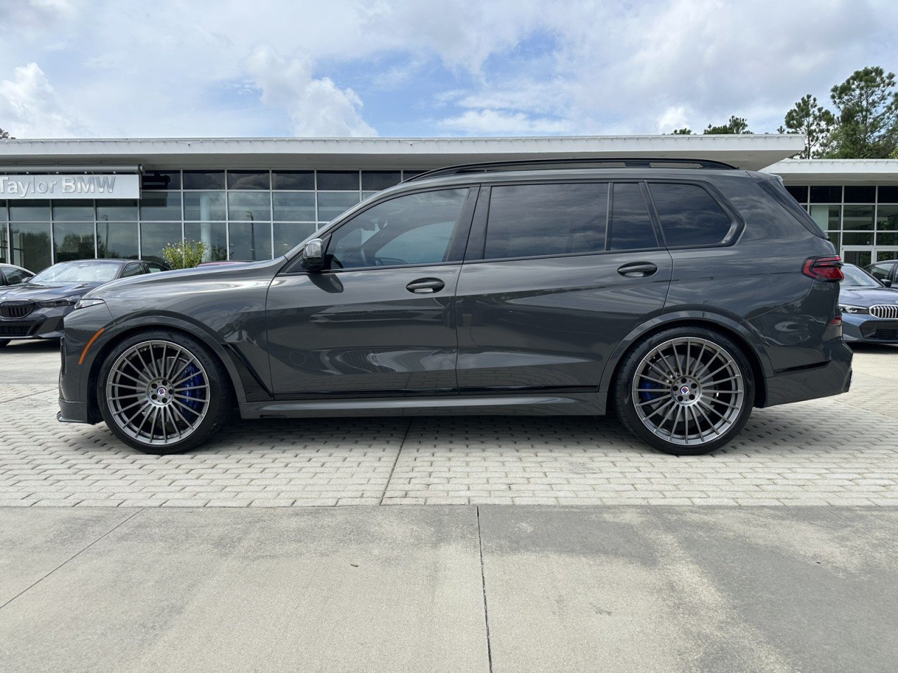 Used 2024 BMW ALPINA XB7 AWD/4WD image 2