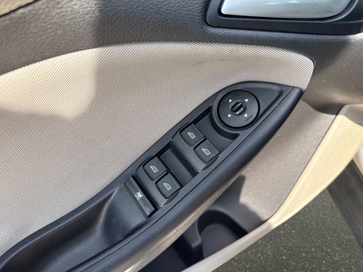 Used 2018 Ford Focus SE FWD image 16