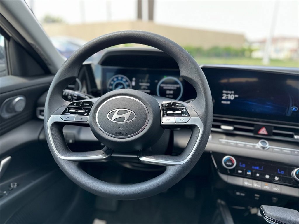 Used 2024 Hyundai Elantra Blue image 12