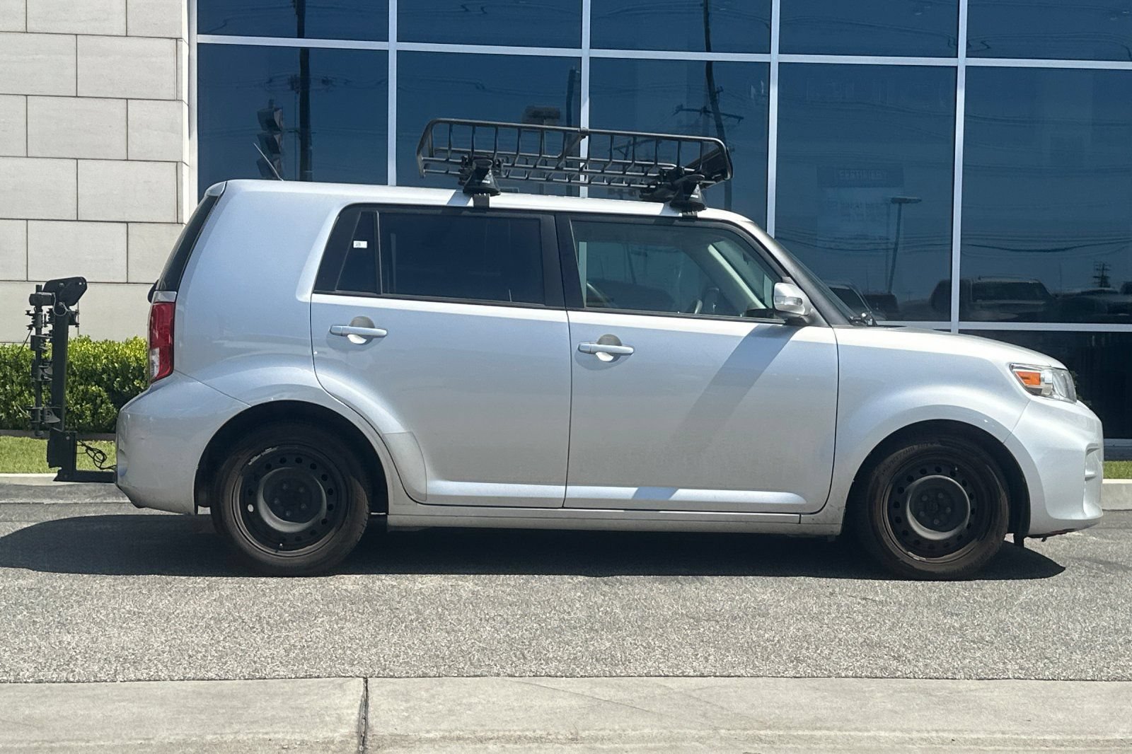 Used 2015 Scion xB FWD image 3