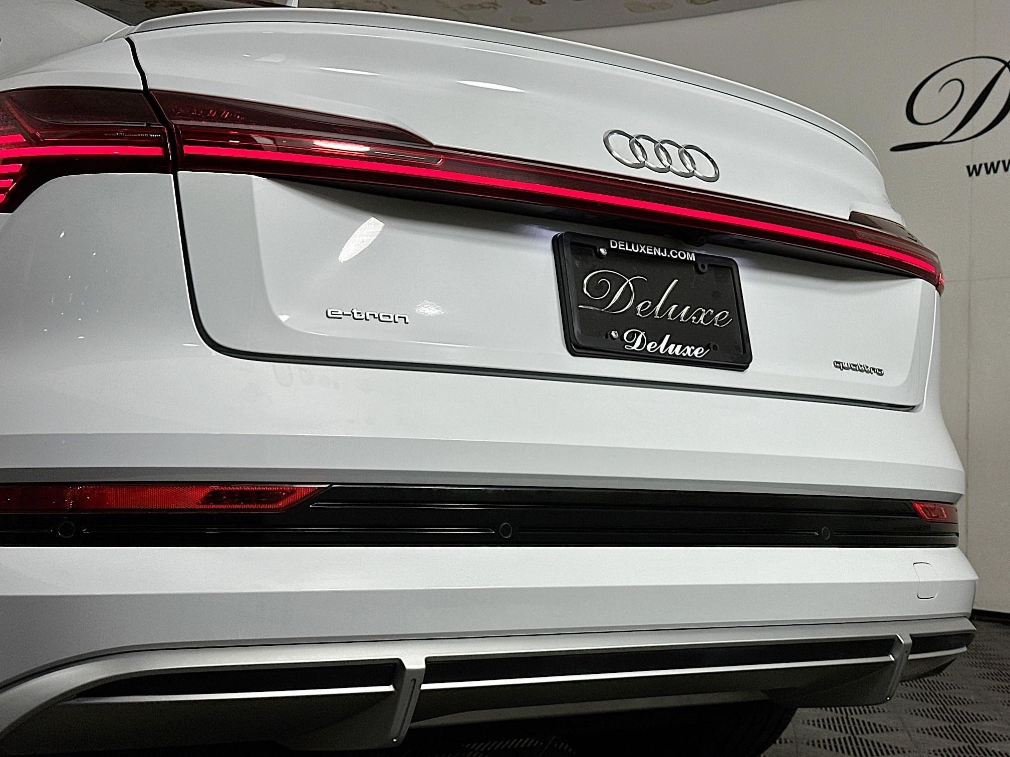 Used 2022 Audi e-tron Premium Plus w/ Premium Plus Package AWD/4WD image 27