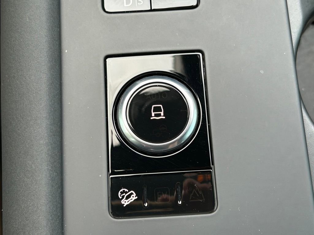 Used 2024 Land Rover Discovery Dynamic SE AWD/4WD image 37