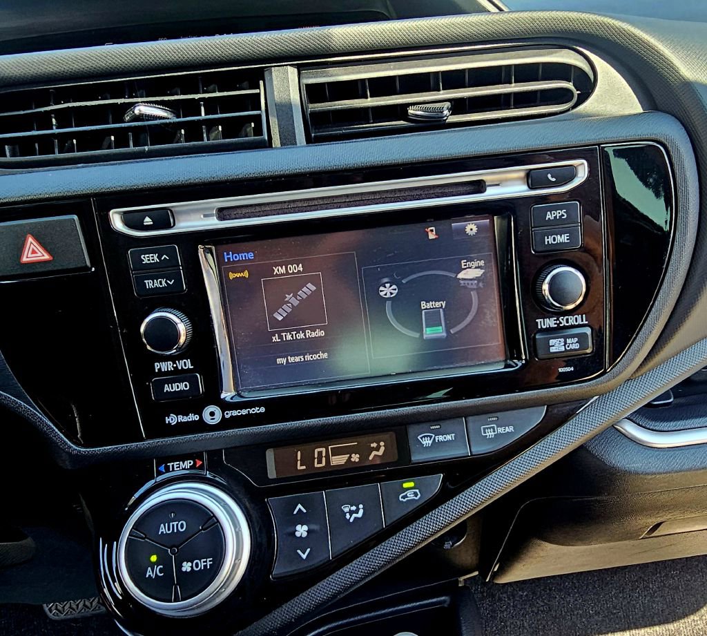 Used 2015 Toyota Prius C image 22