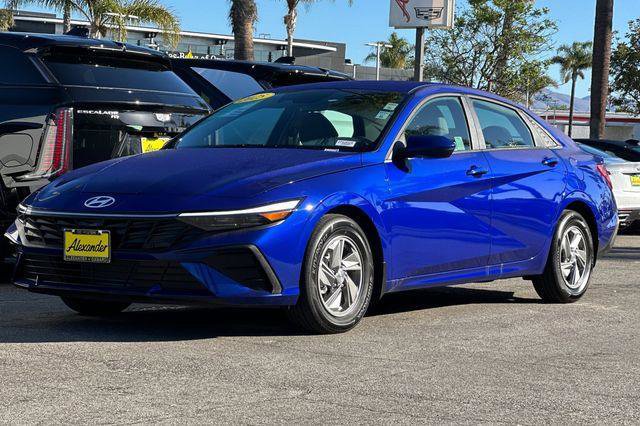 Used 2025 Hyundai Elantra SE image 8