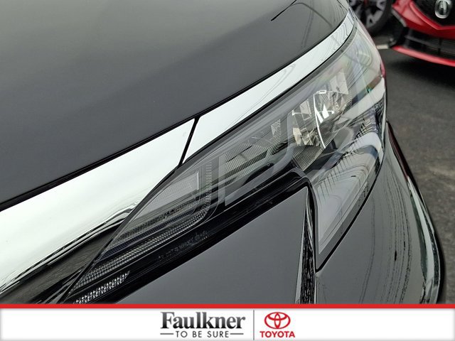 Certified 2025 Toyota Sienna XLE image 9