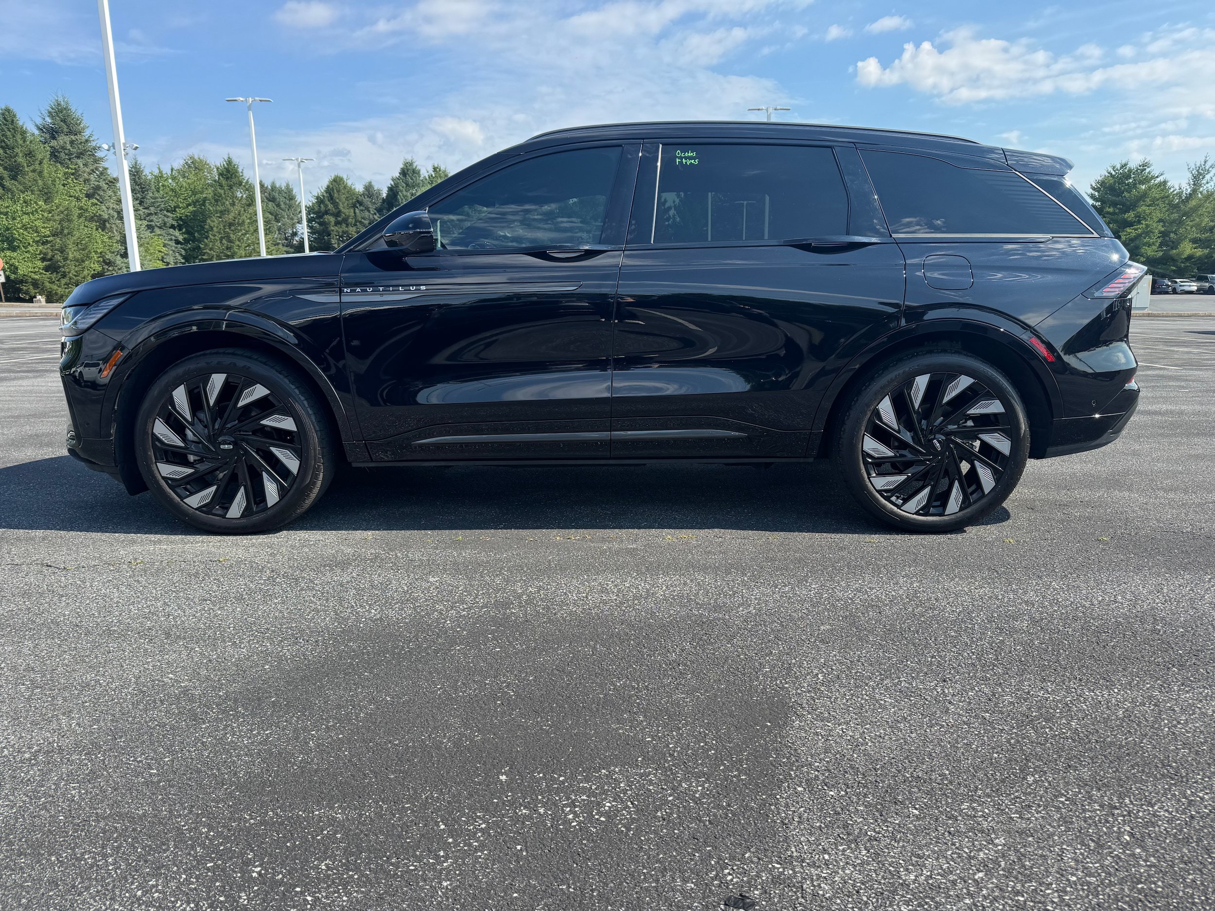 Used 2024 Lincoln Nautilus Reserve w/ Jet Appearance Package (87T) AWD/4WD video 2