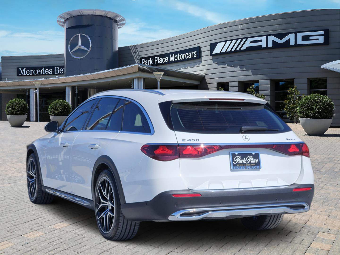 Used 2025 Mercedes-Benz E 450 4MATIC All-Terrain Wagon image 4