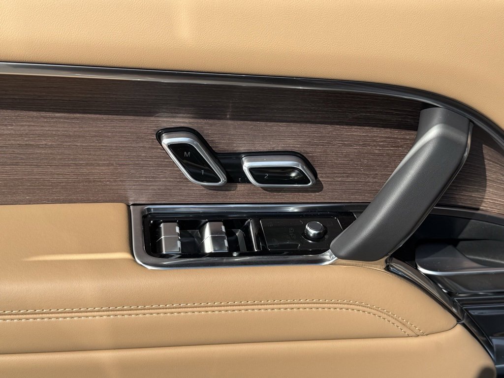 New 2025 Land Rover Range Rover SE image 17