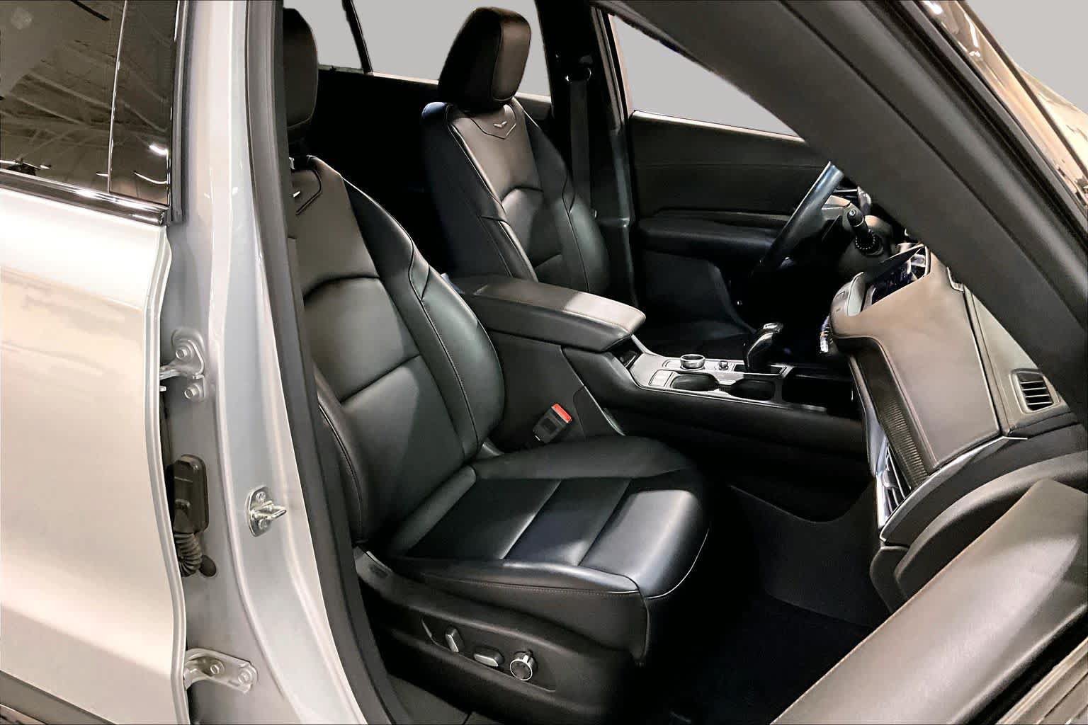 Used 2019 Cadillac XT4 Sport w/ Cold Weather Package FWD image 9